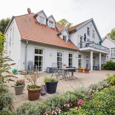 Herrenhaus Juergenshof * Alt Schwerin